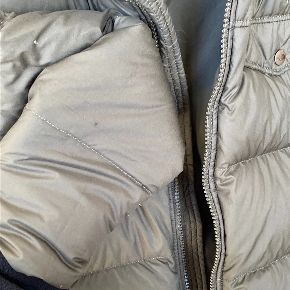 The North Face Girls Gotham 550 Down Green Fur Trim Hooded Puffer Jacket M